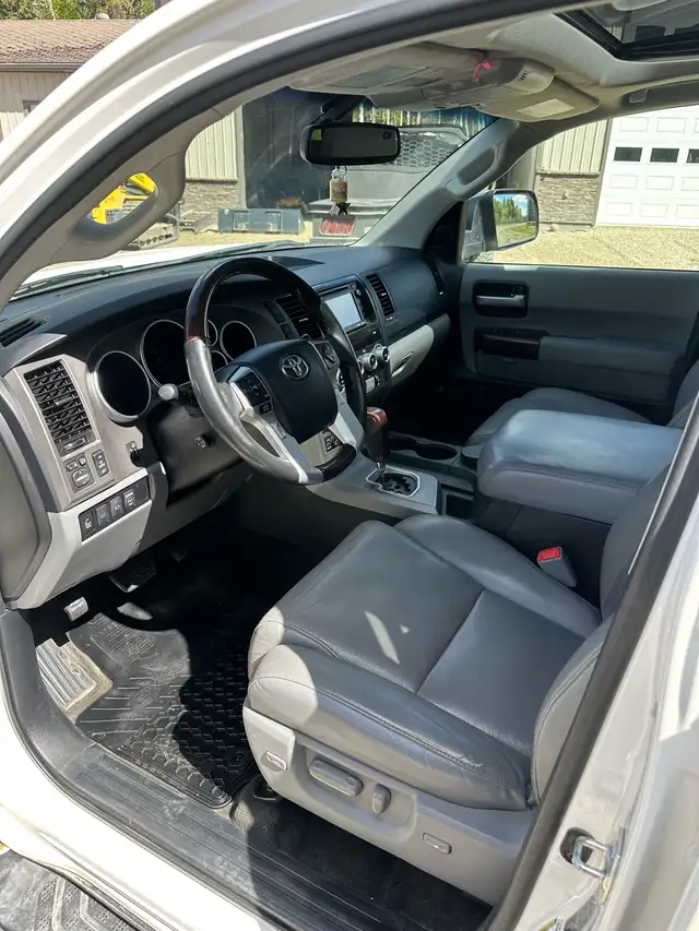 2015 Toyota Sequoia - Photo 7
