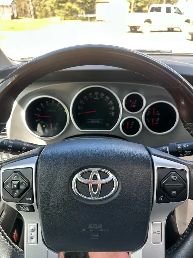 2015 Toyota Sequoia - Photo 8