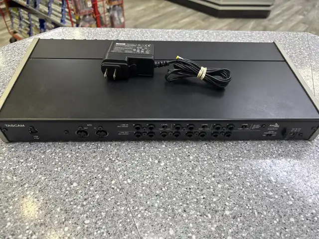 Tascam US-16X08 Rackmount Audio Interface - Photo 2