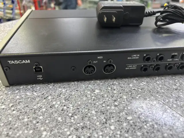 Tascam US-16X08 Rackmount Audio Interface - Photo 5
