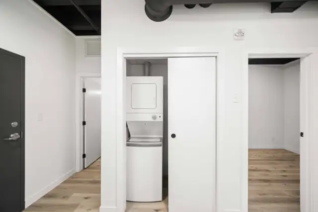 LUXURY 1 Bedroom Apartment! Available June 1st! - Photo 7