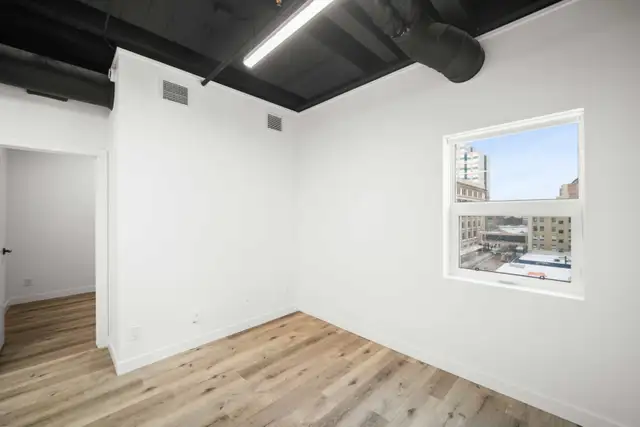 LUXURY 1 Bedroom Apartment! Available June 1st! - Photo 10