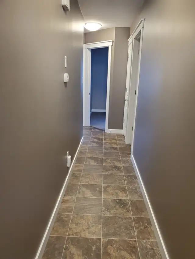 3 BDRM Main floor with separate utilities, meters and laundry - Photo 4