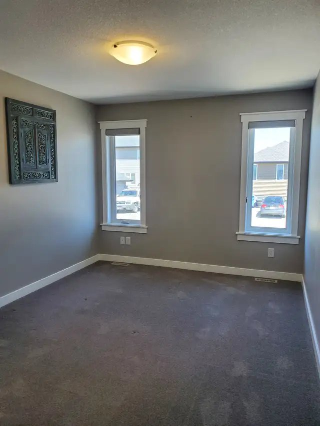 3 BDRM Main floor with separate utilities, meters and laundry - Photo 7