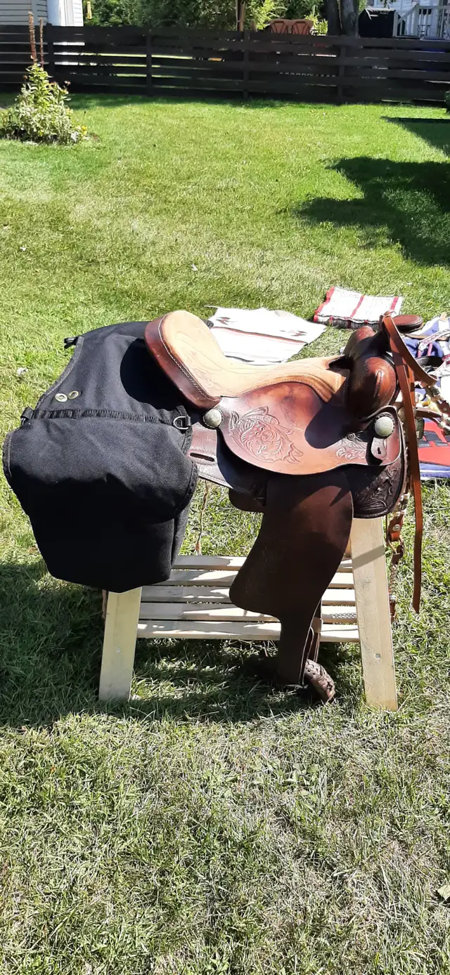 SELLE WESTERN AVEC TOUT LES ACCESSOIRES - Photo 3