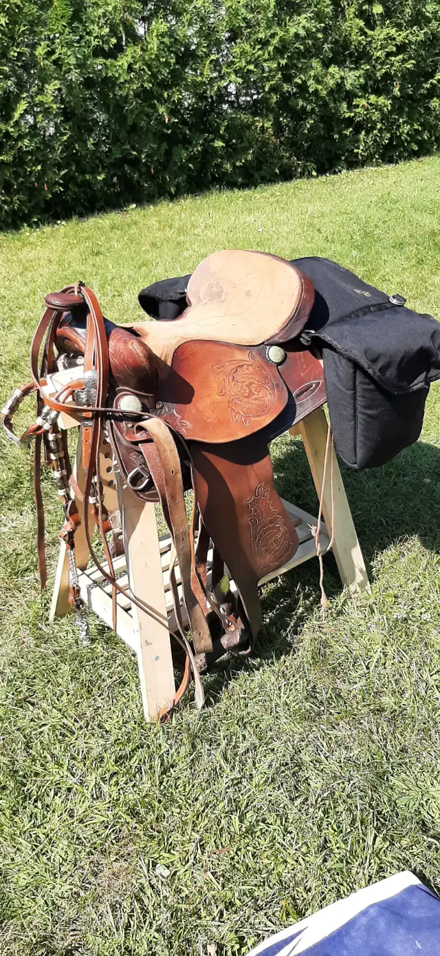 SELLE WESTERN AVEC TOUT LES ACCESSOIRES - Photo 4