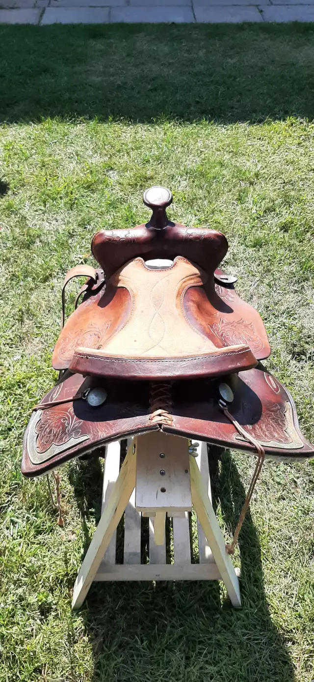 SELLE WESTERN AVEC TOUT LES ACCESSOIRES - Photo 7