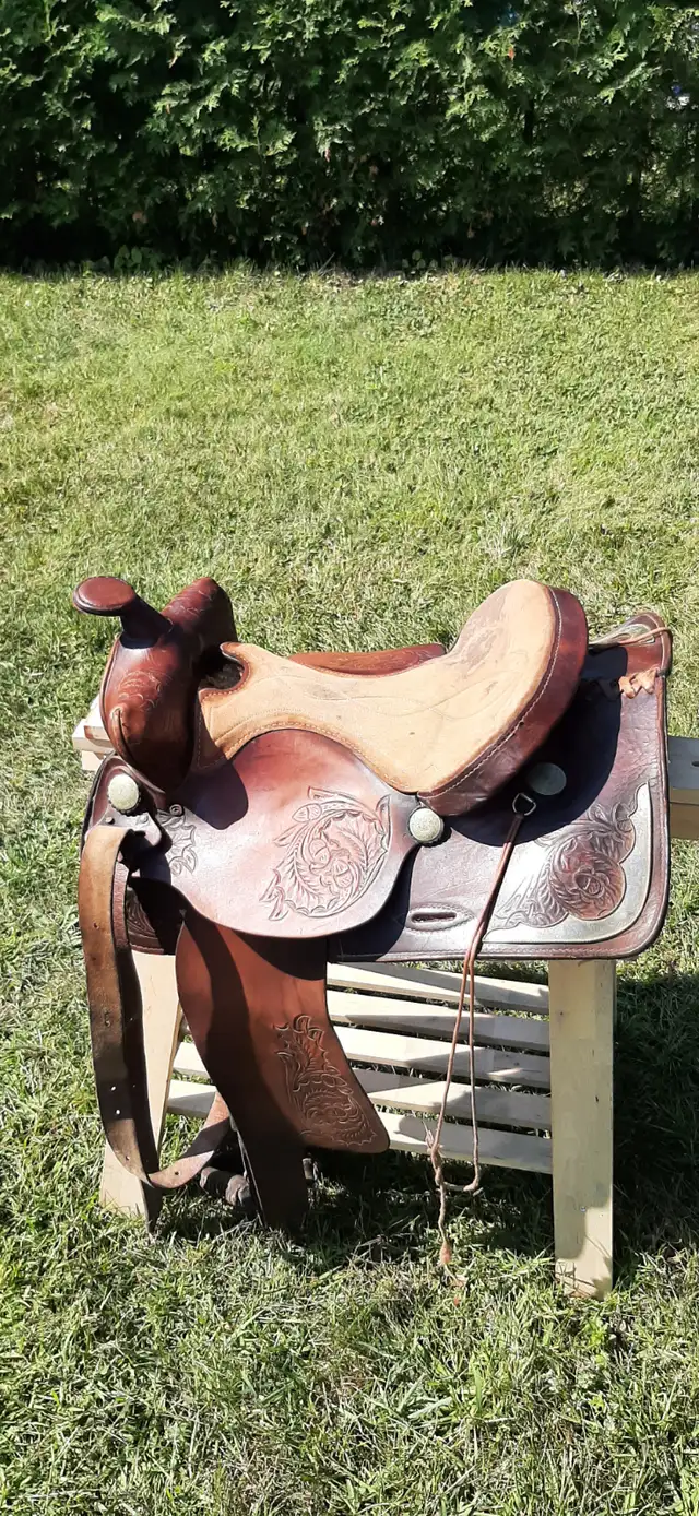 SELLE WESTERN AVEC TOUT LES ACCESSOIRES - Photo 8