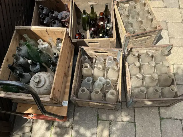 Lots o’ Antique Bottles & Crates ! - Photo 3