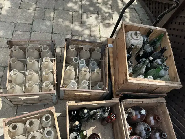 Lots o’ Antique Bottles & Crates ! - Photo 4