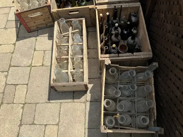 Lots o’ Antique Bottles & Crates ! - Photo 5