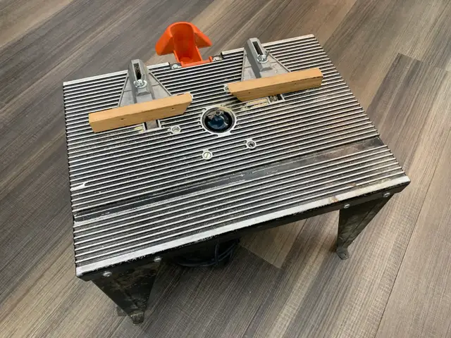 Black and Decker Router with Table - Photo 2