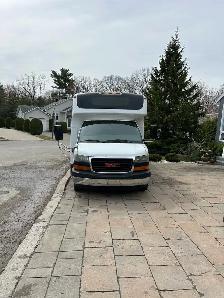 GMC Savana 4500 Sahara 2011 • Minibus adapté • 325 000 km