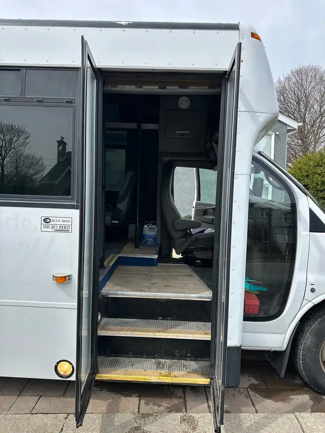 GMC Savana 4500 Sahara 2011 • Minibus adapté • 325 000 km - Photo 6