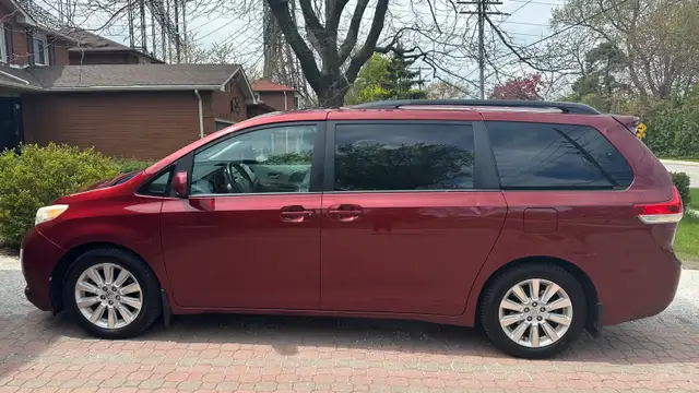 2013 Toyoto Sienna, XLE