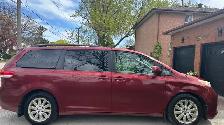 2013 Toyoto Sienna, XLE - Photo 3