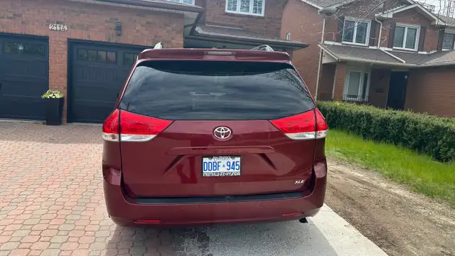 2013 Toyoto Sienna, XLE - Photo 7