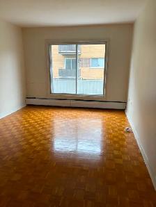 3 1/2 rénové à Dorval - Photo 2
