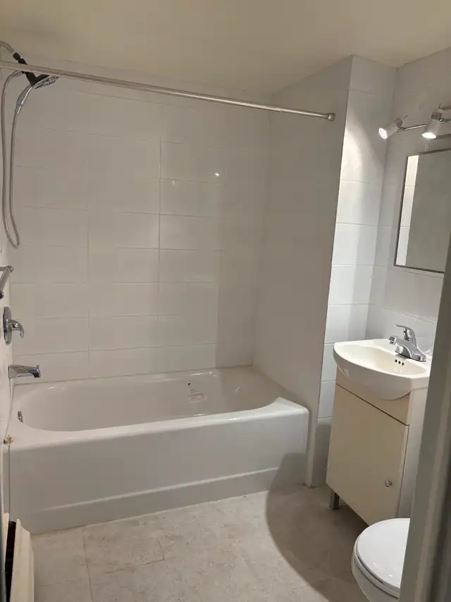 3 1/2 rénové à Dorval - Photo 4