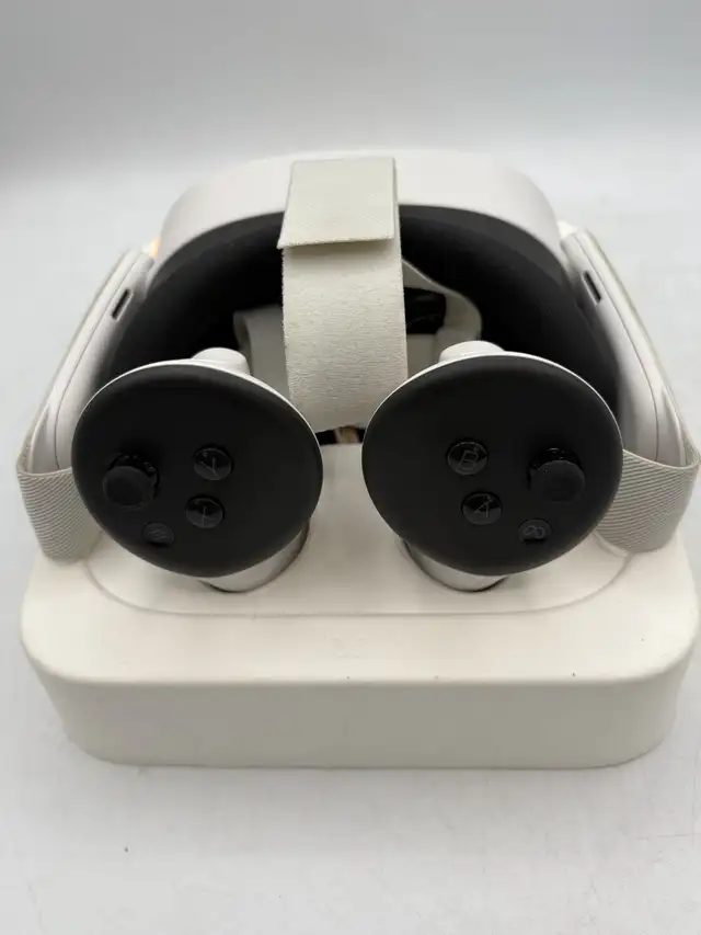 Meta Quest 3S 128gb VR Headset with Wire & Controllers - Photo 2