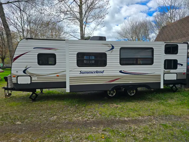 2014 Summerland Travel Trailer - Photo 2