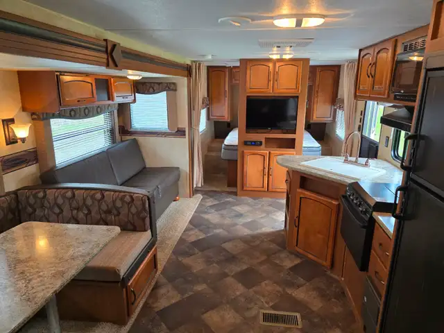 2014 Summerland Travel Trailer - Photo 3
