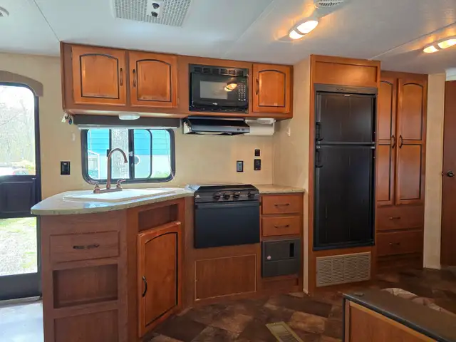 2014 Summerland Travel Trailer - Photo 5
