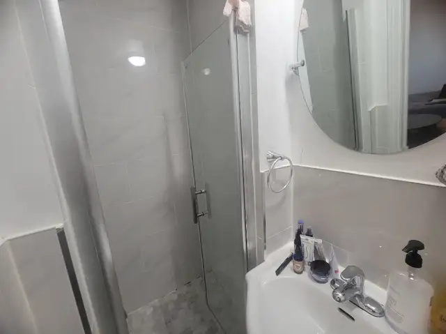 Vacant rooms downtown Toronto for movein start ASAP/June/July - Photo 8