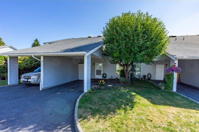 3 Bed, 3 Parking, Gated w Private Yard Langley Townhome -$2495 - Photo 2