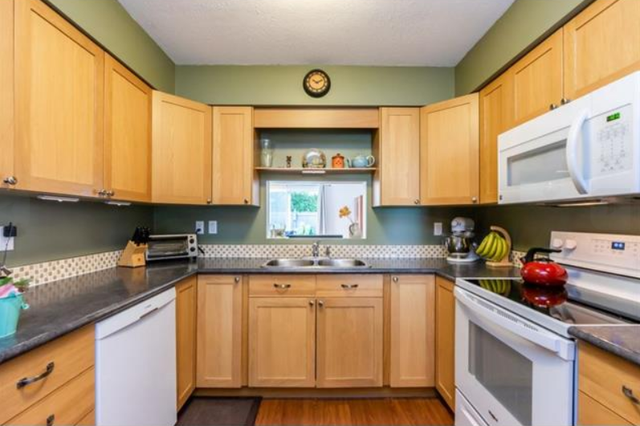3 Bed, 3 Parking, Gated w Private Yard Langley Townhome -$2495 - Photo 4