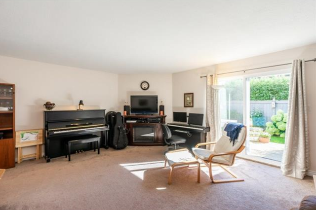 3 Bed, 3 Parking, Gated w Private Yard Langley Townhome -$2495 - Photo 5