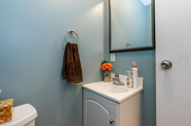 3 Bed, 3 Parking, Gated w Private Yard Langley Townhome -$2495 - Photo 7