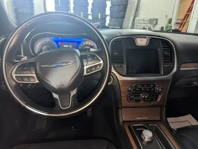 2019 Chrysler 300 300C PLATINUM EDITION WITH NAVIGATION! - Photo 8