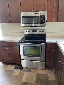 Three Rooms First Floor Unit for Rent in Burlington - Photo 3