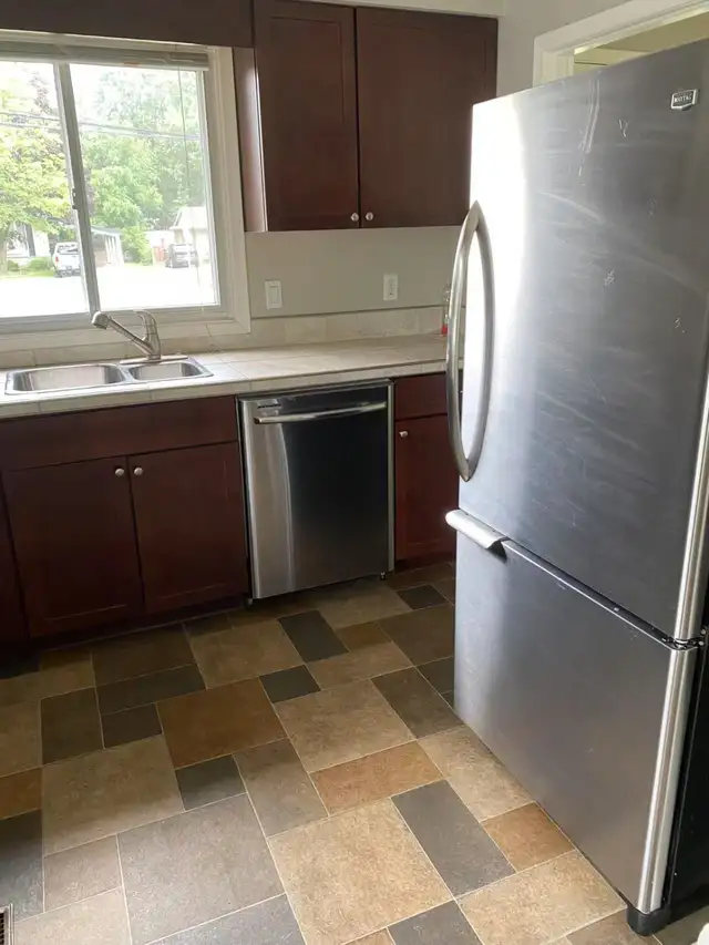 Three Rooms First Floor Unit for Rent in Burlington - Photo 4