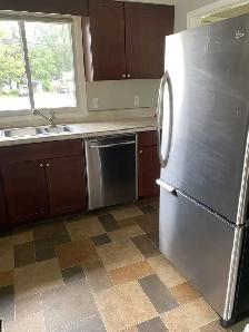Three Rooms First Floor Unit for Rent in Burlington - Photo 4