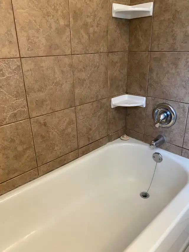 Three Rooms First Floor Unit for Rent in Burlington - Photo 6