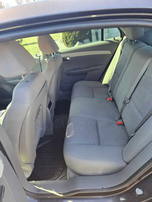 2011 CHEV MALIBU LS - Photo 2