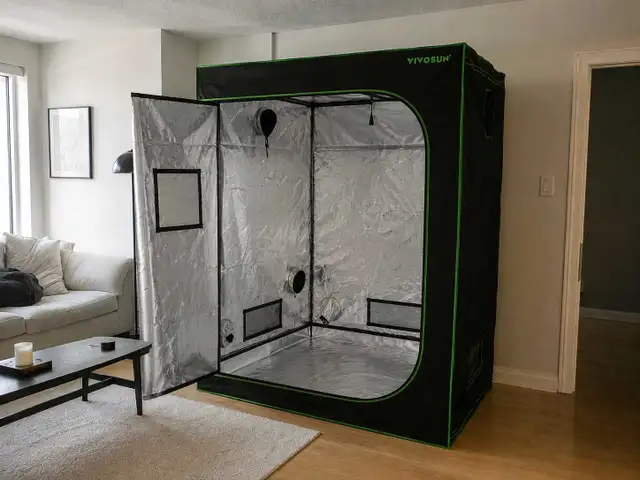 5x5 Grow Tent and Equipment