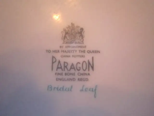 Paragon BRIDAL LEAF fine bone china - Photo 3