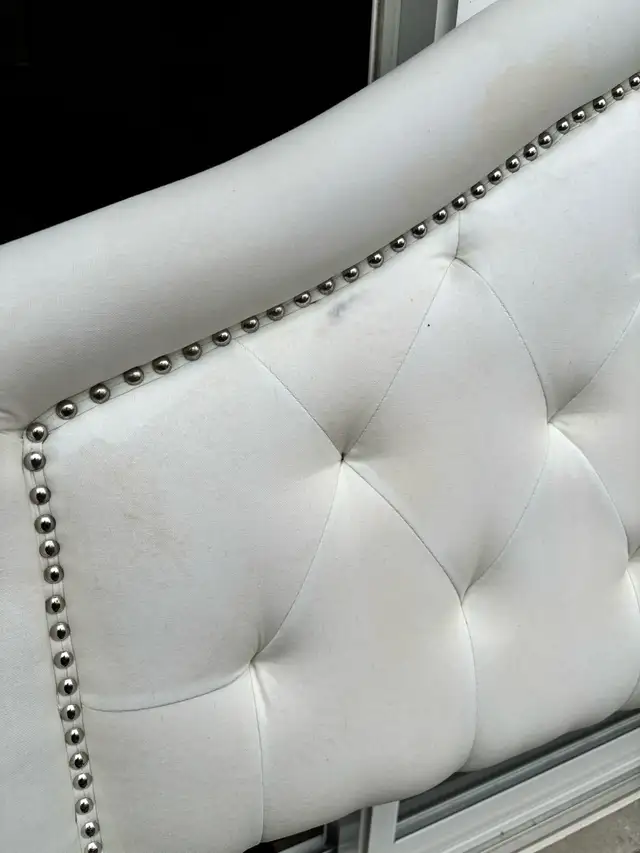 Free queen headboard - Photo 3