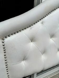Free queen headboard - Photo 3