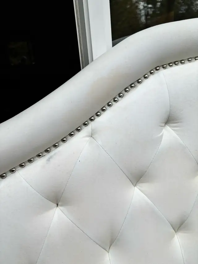Free queen headboard - Photo 4