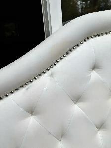 Free queen headboard - Photo 4