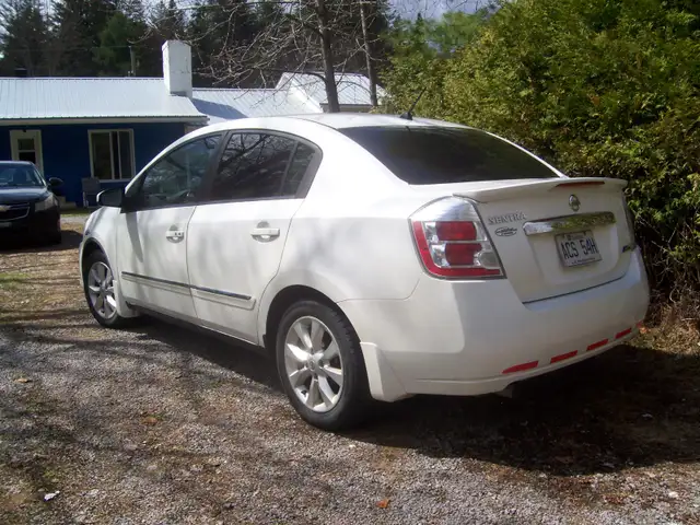 Superbe Nissan Sentra 2011-Allure Sport-90k(Disponible fin juin)