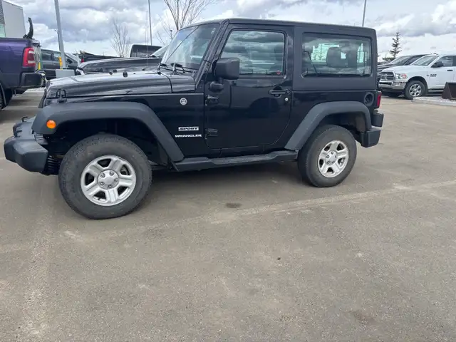 2017 Jeep Wrangler Sport - ONLY 69000 km
