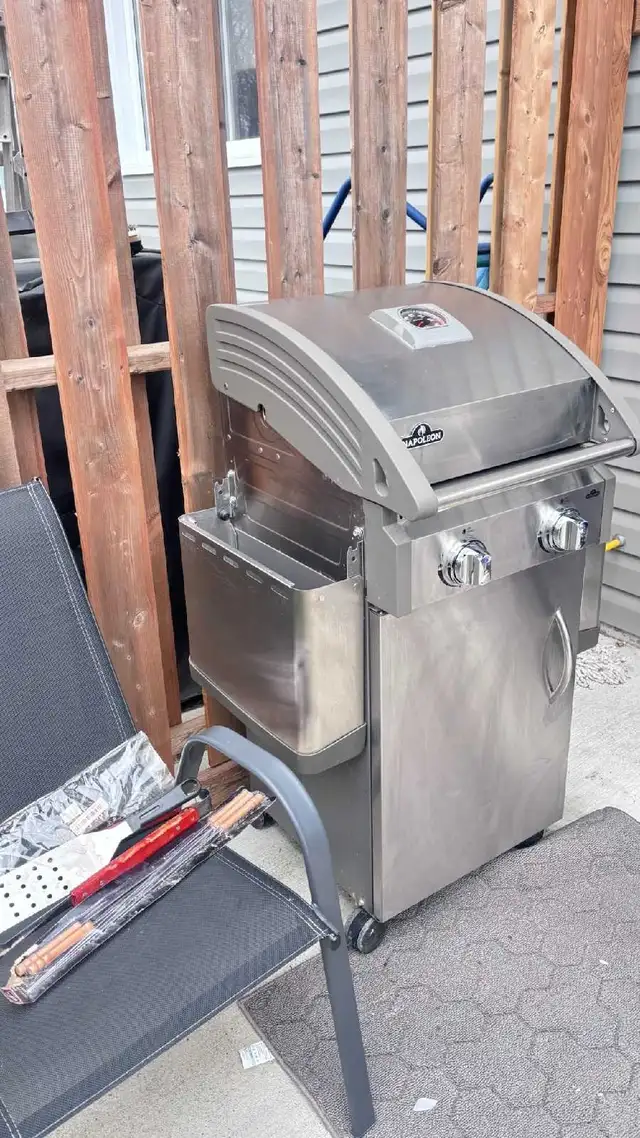 Napoleon Barbecue - Photo 3