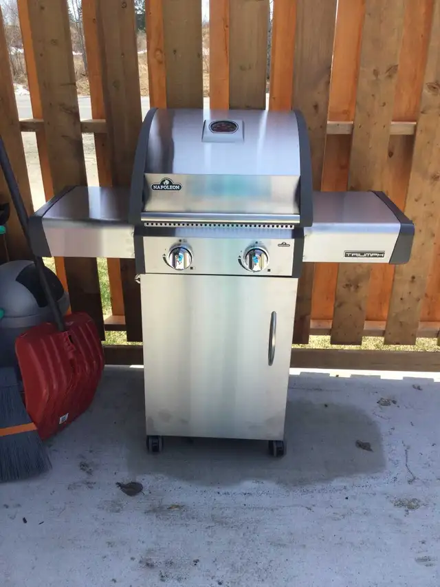 Napoleon Barbecue - Photo 6