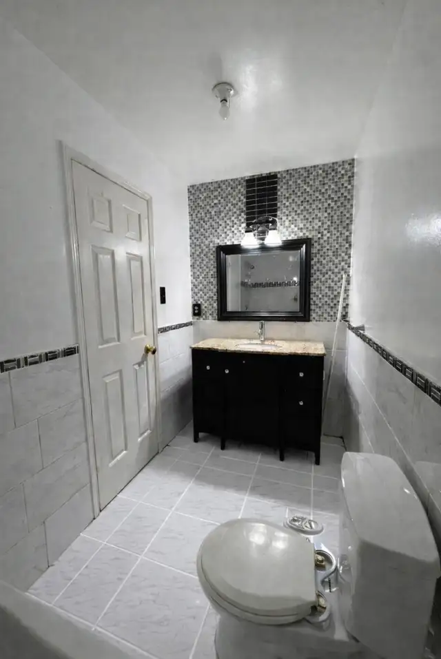 3 Bedroom, 2 Bathroom house in Square One - Photo 5