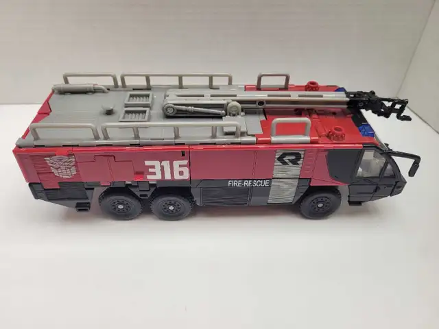 Transformers Sentinel Prime Leader Class - Photo 4